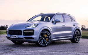 Porsche Cayenne Turbo S E-Hybrid 2019 года (UK)